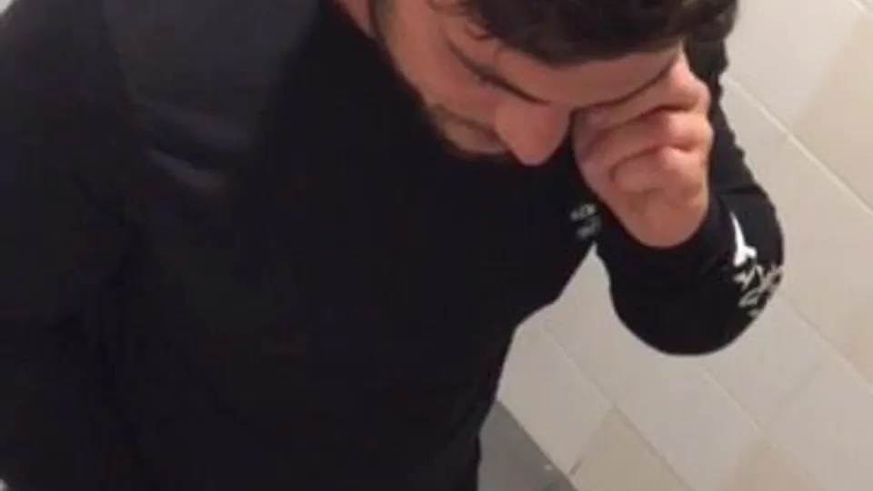 Distracted guy pissing at urinal - ThisVid.com