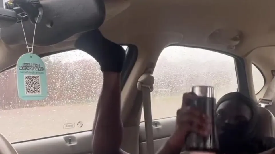 DL thug beating his dick ass spread in car - ThisVid.com