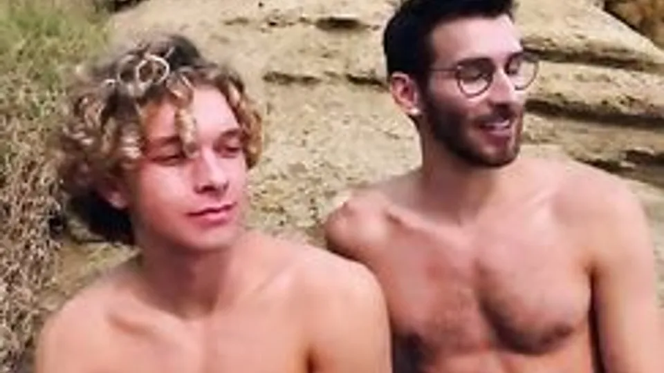 Dnz vernascht Twink vor der Haus-Webcam