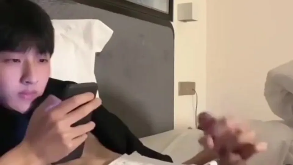 Korean Twink Masturbates