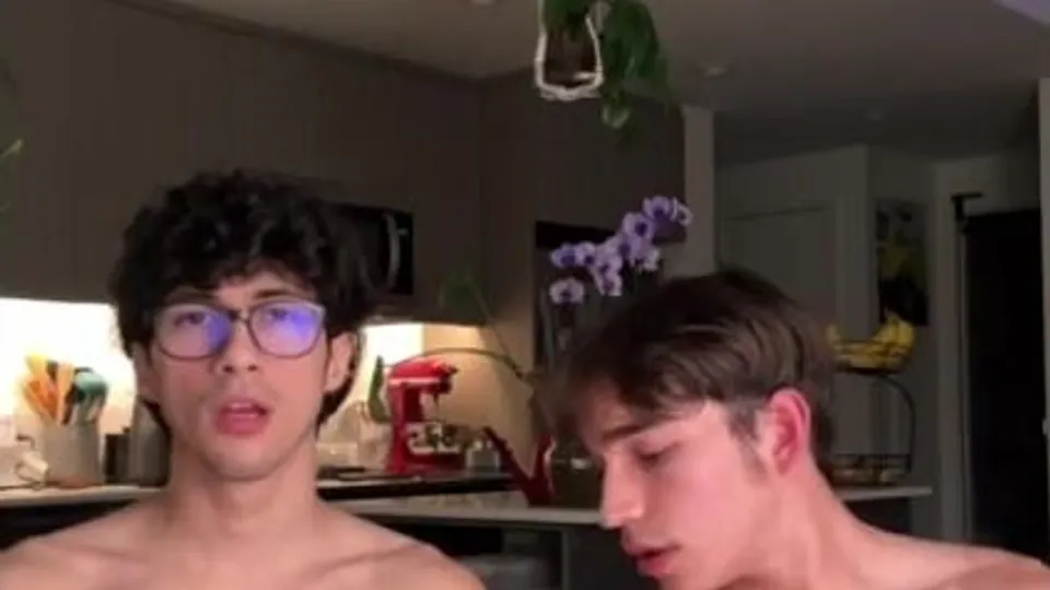 Dnz Latino twinks cum hard