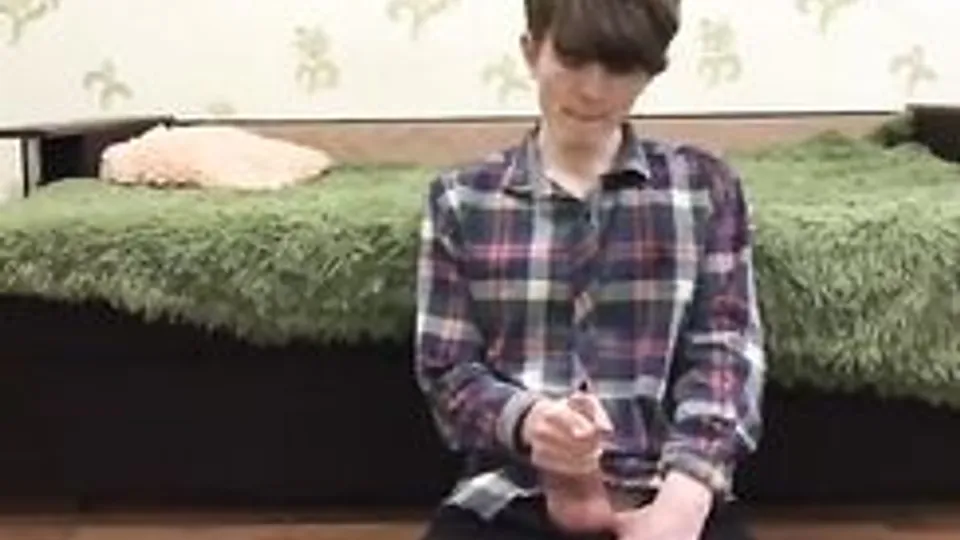Teen Lad Masturbates at Home