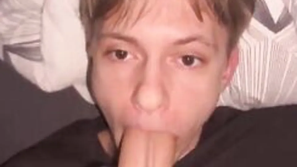 Dnz sexy twinks oral & bareback