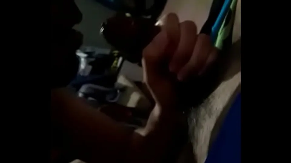 Moet je mijn lul opzuigen, slet? - Ik vind het fantastisch! / Opzuigen van een rijpe man se lul