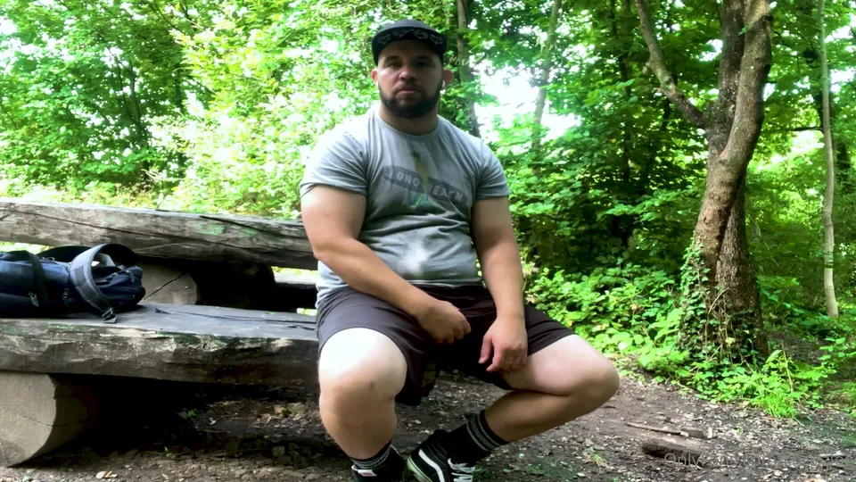 Does a bear bate in the woods? - ThisVid.com