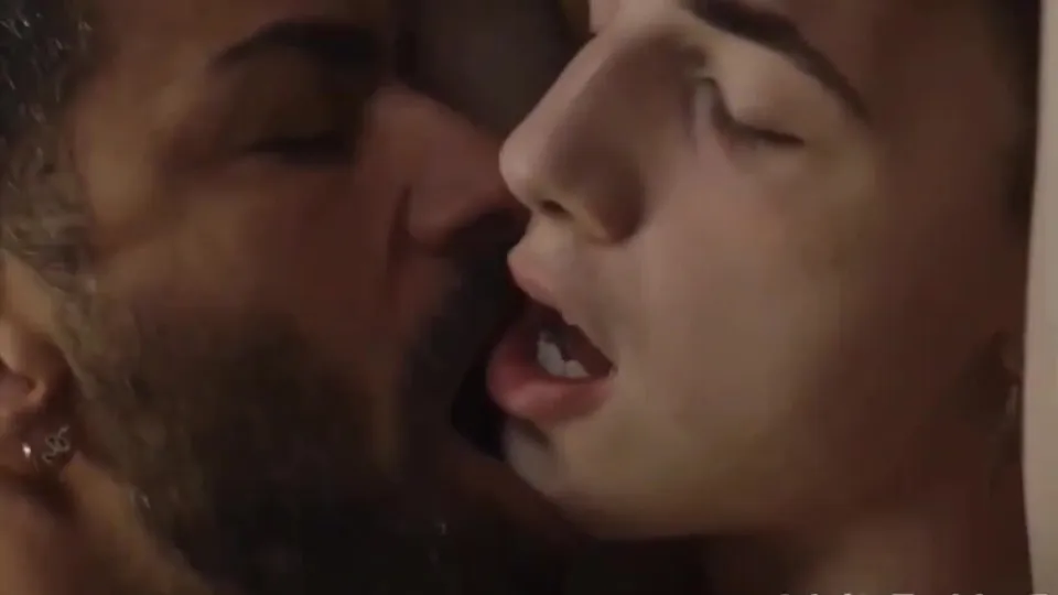 아빠가 절대 안 내리게 하는 내 남자친구 - ThisVid.com