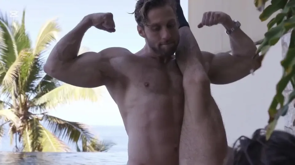Dominant Muscle stud fuck and flex - ThisVid.com