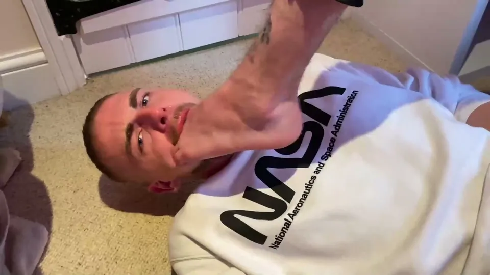 Dominating a Sexy Guy - ThisVid.com