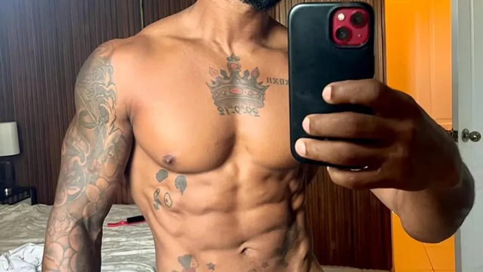 Dominican fitness model Willy Vasquez in the shower