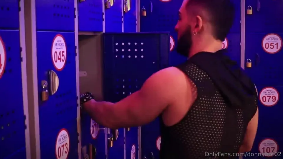 "DonnyHot si fa inculare e scopare"