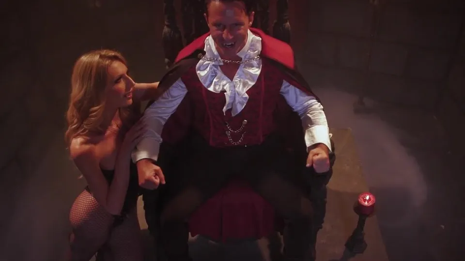 Dracula fucks his victims after biting their neck