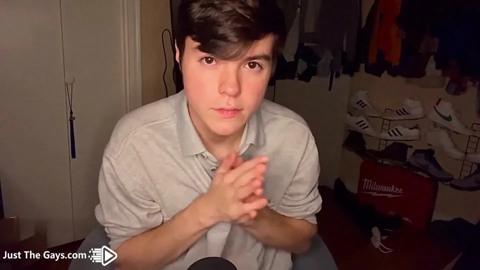 Draythelover jacks off in a home made wank video