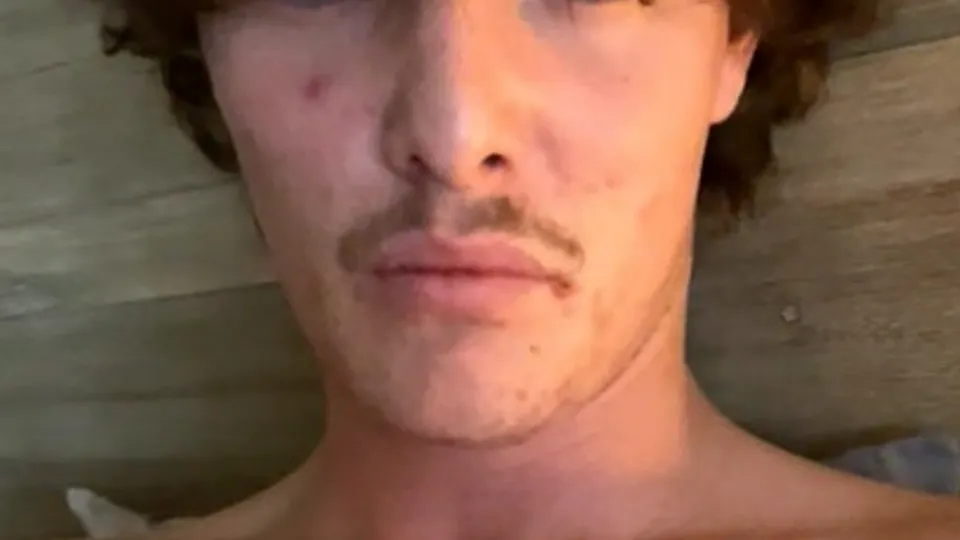 Drew, 20yo from Australia - ThisVid.com