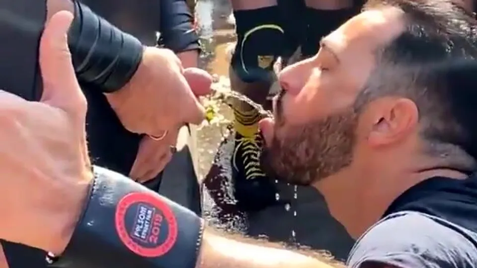 Drinking piss sm - ThisVid.com