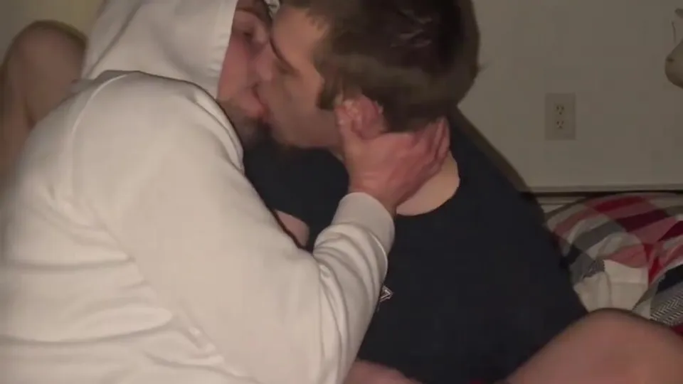 Drunk bicurious buddies make out & try sucking dick - ThisVid.com
