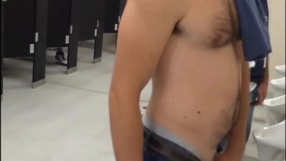 Drunk dude trying to piss - ThisVid.com