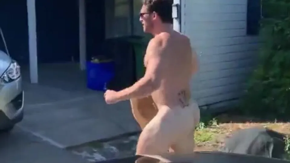 Drunk Lads Nude Pool Fun - ThisVid.com