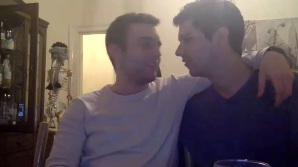 Drunk straight friends chilling, touching and kissing - ThisVid.com