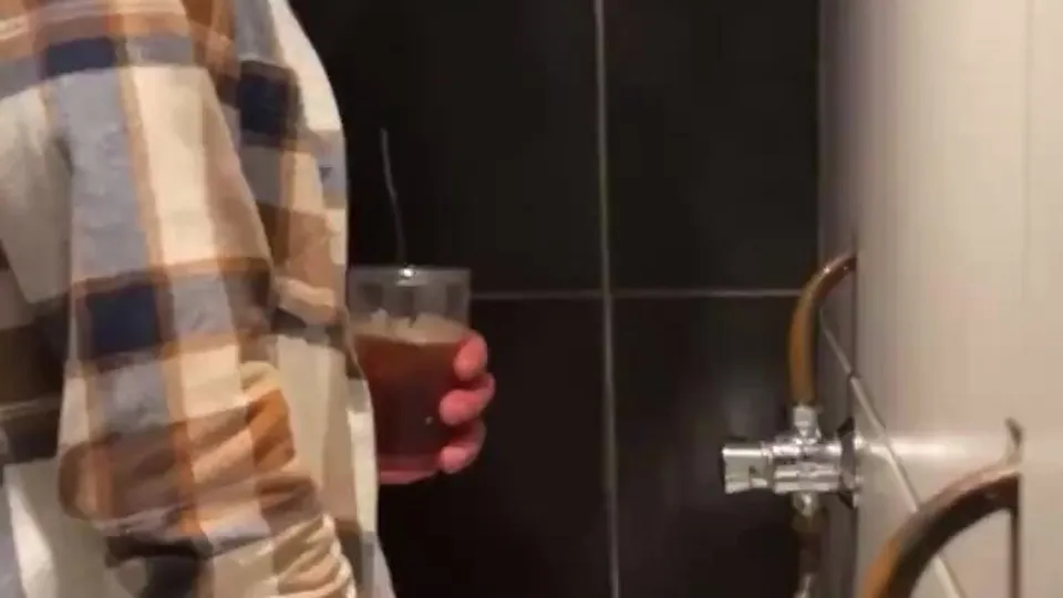 Drunk @ urinal - ThisVid.com