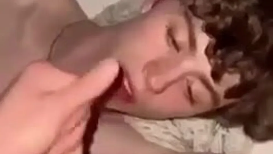 Drunken lad looses he's v card by 2 mates and a party - ThisVid.com