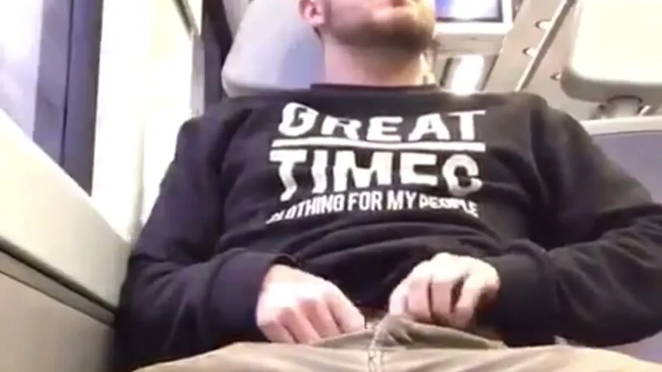 Dublin lad on train in England - ThisVid.com