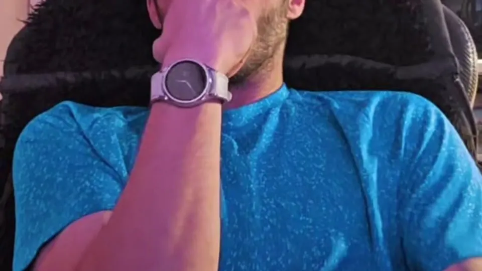 Dude Flashes And Cums Live - ThisVid.com