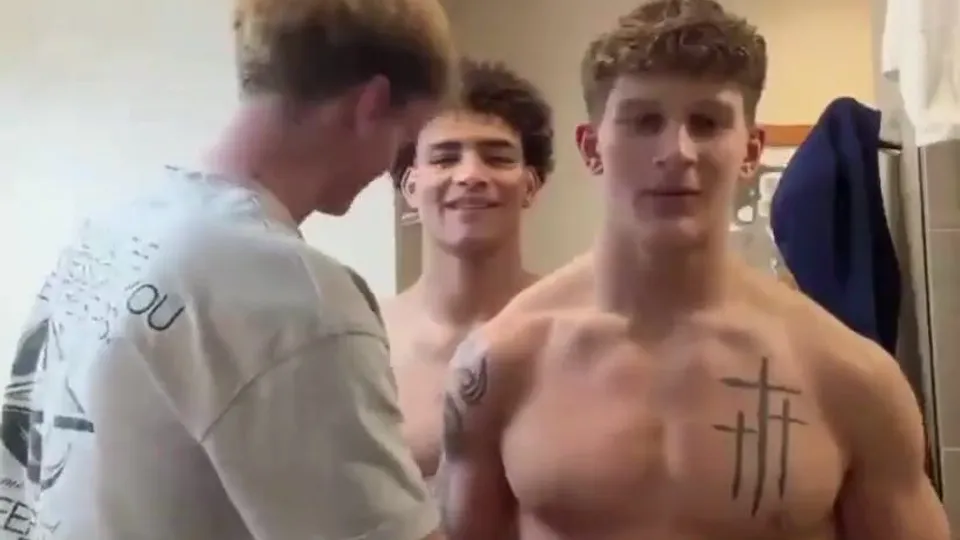 Dude Jacks his Friends Cock