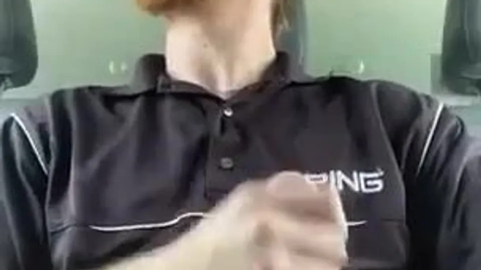 Dude Jerks it out in Car