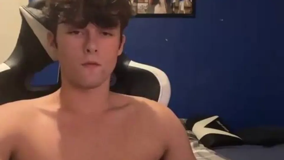 Dude Wanking his Weiner Gamer Cam Boys Porn