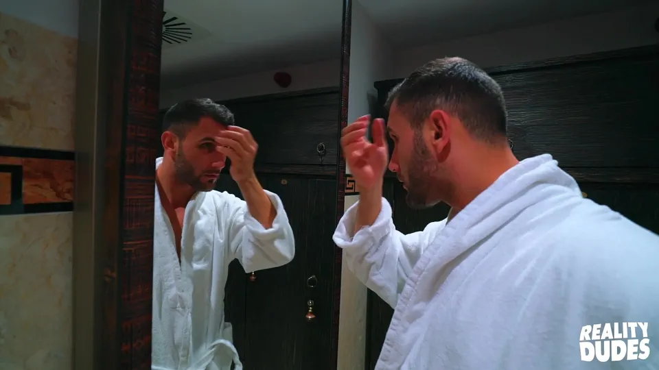 Bathhouse Orgy: Muscular Hunks Suck & Fuck