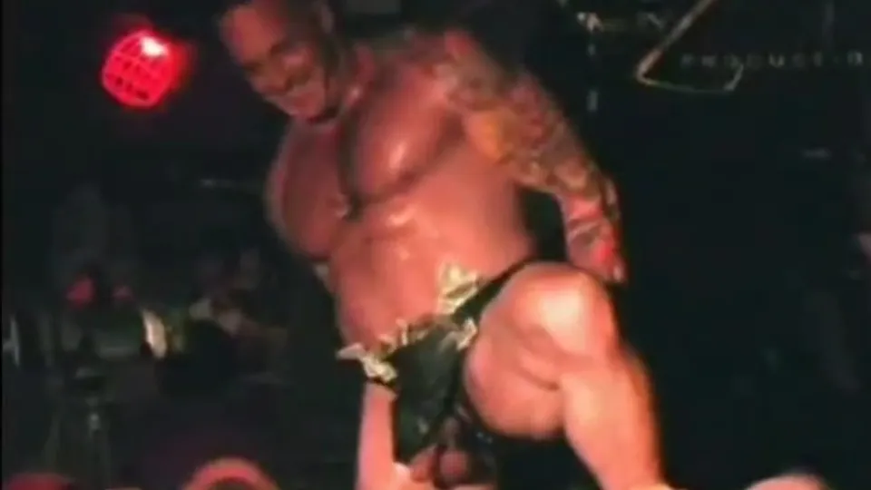 D®uggy stripper can't keep it covered - ThisVid.com