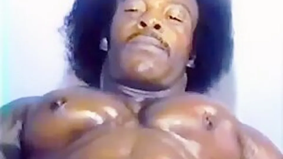 DV FAVE: RIPPED 70'S BODYBUILDER FLEXES AND CUMS