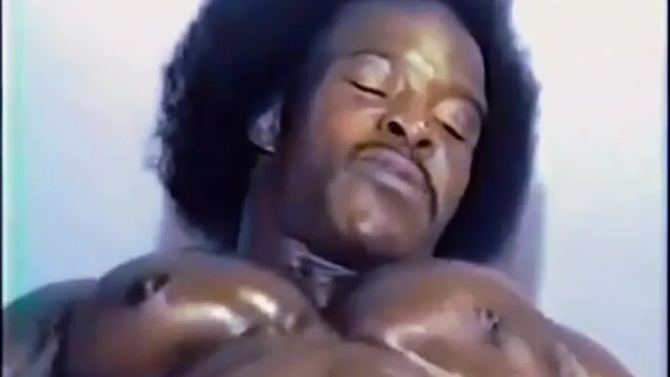 DV FAVE/EDIT: RIPPED 70'S BODYBUILDER FLEXES AND CUMS - ThisVid.com