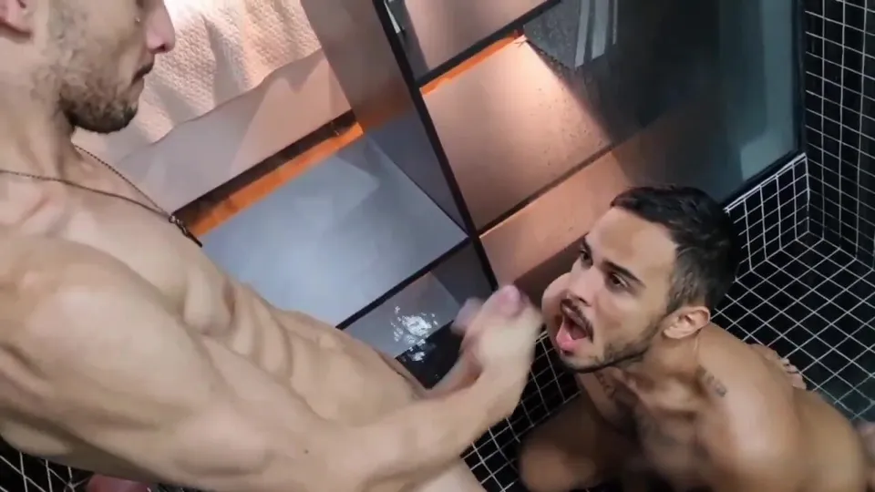 E4797 - ThisVid.com
