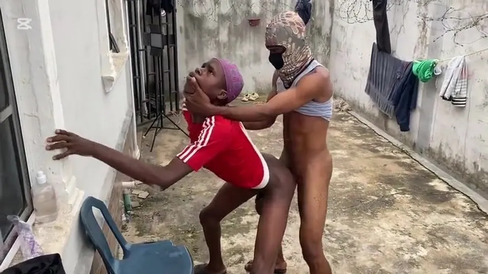 Ebony giving his ass up - ThisVid.com