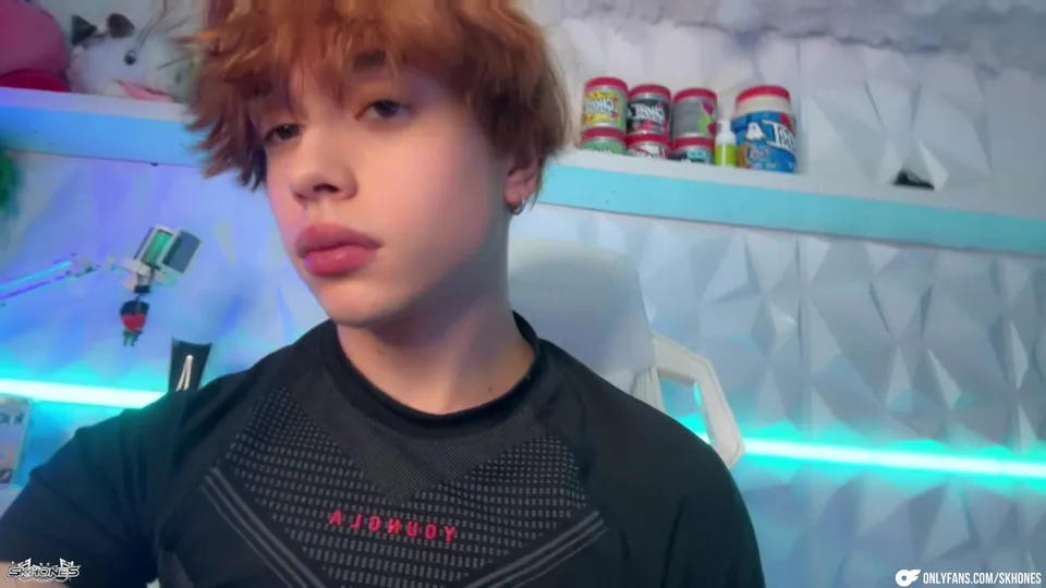 Edging myself so rock-hard until I complete.. - Skhones