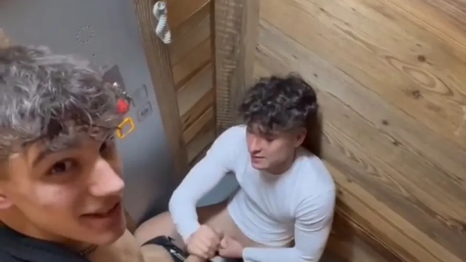 Elevator Shenanigans - video 3 - ThisVid.com