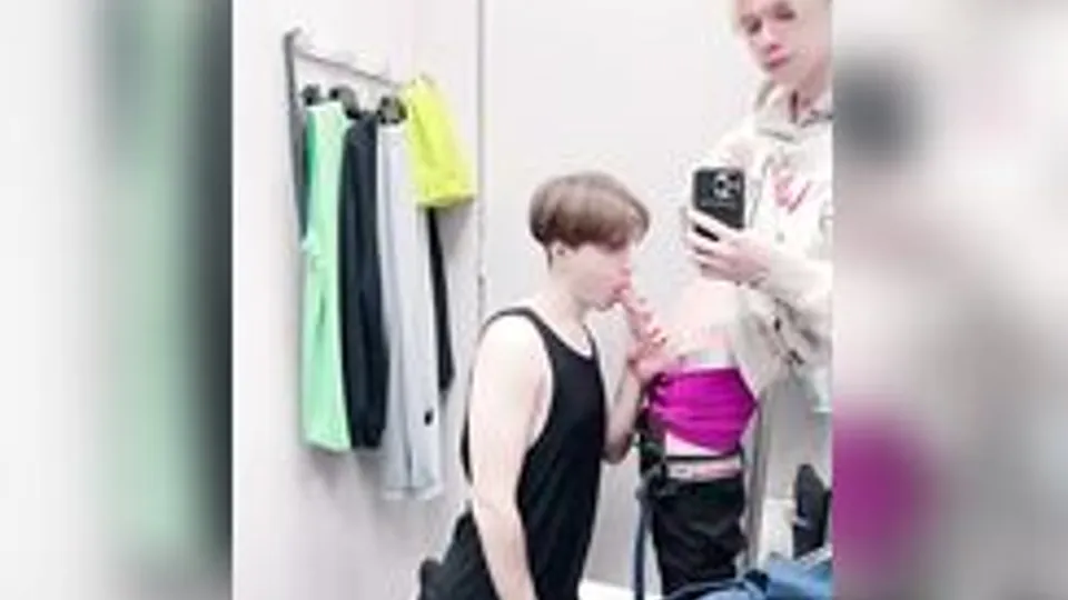 Elliot gets sucked off