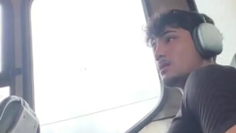 En el autobús - ThisVid.com