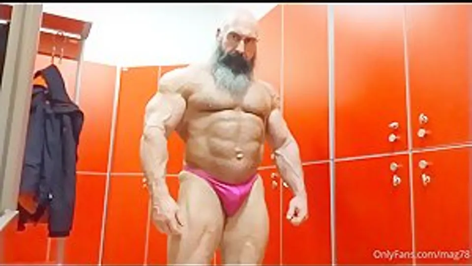 Enrico Magnani Flexing
