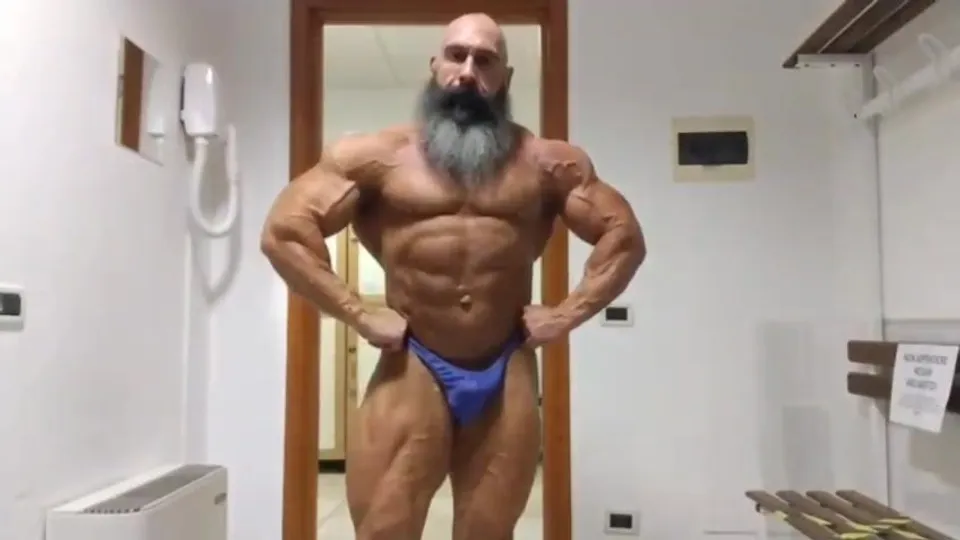 Enrico Magnani - ThisVid.com 中文