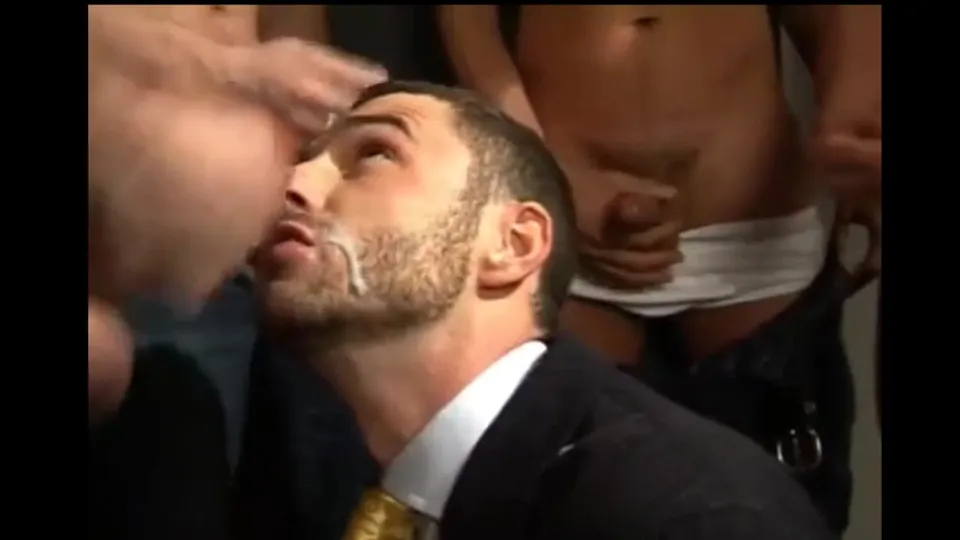 Executive men let themselves go at gloryhole - ThisVid.com