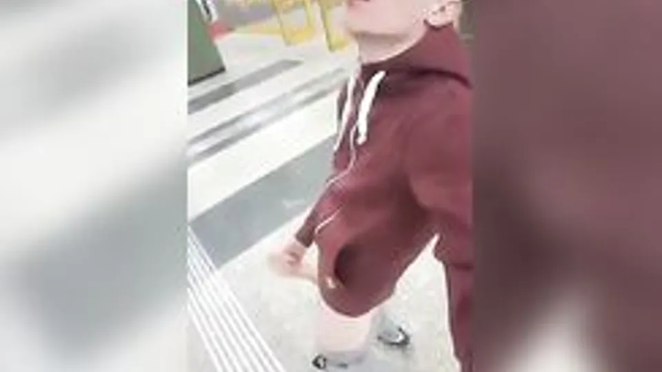 眼鏡少年が生放送でオナニー