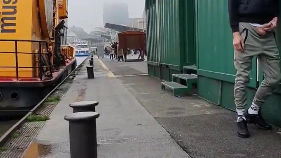 Exhibitionist at the port - ThisVid.com