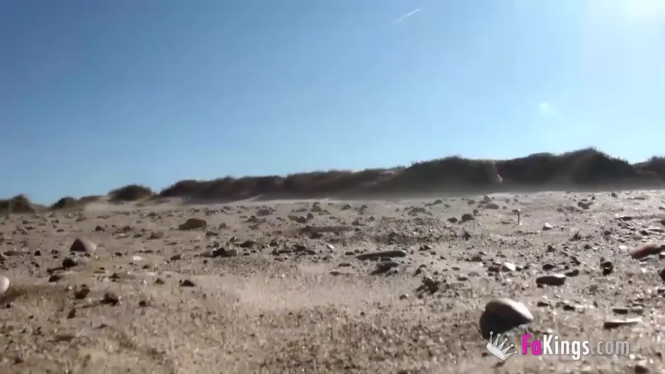 Exhibitionist Masturbates on Nude Beach