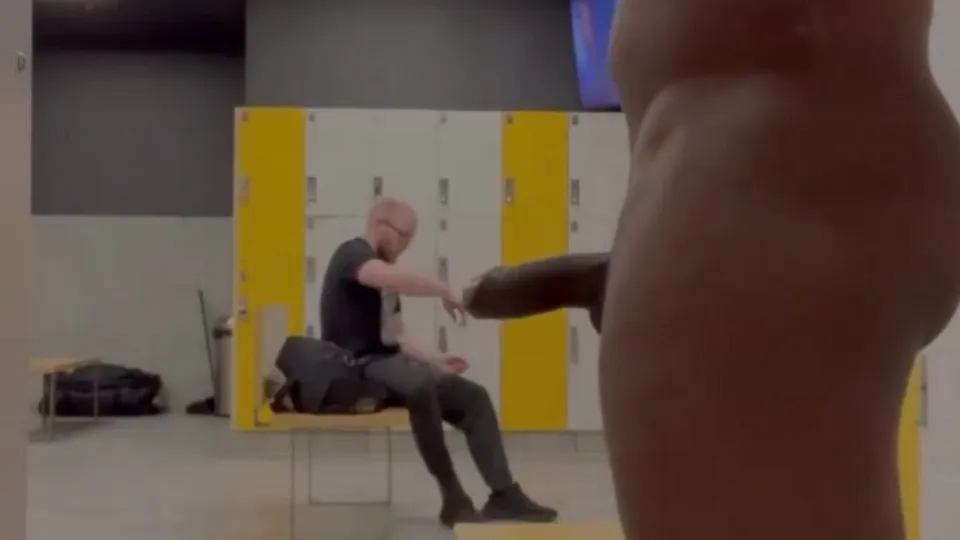 Exhibitionist showing off hard dick in locker room - ThisVid.com