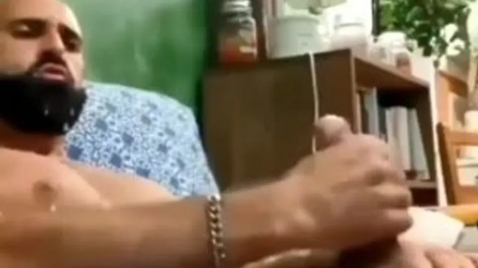 Explosive cumshot leads to facial - ThisVid.com