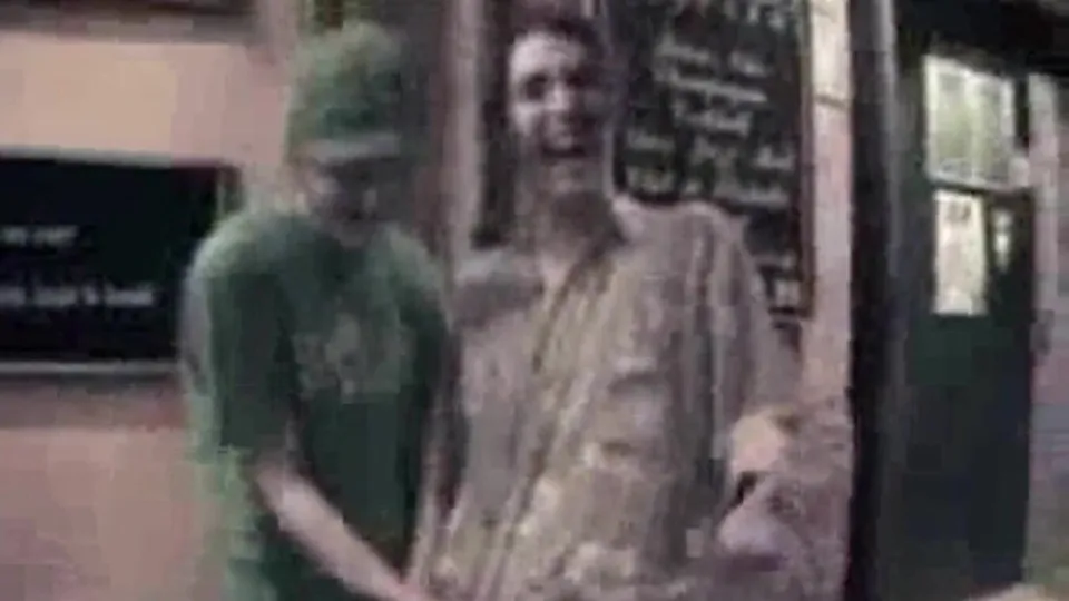 Exposing His Friend's Tip on the Street - ThisVid.com