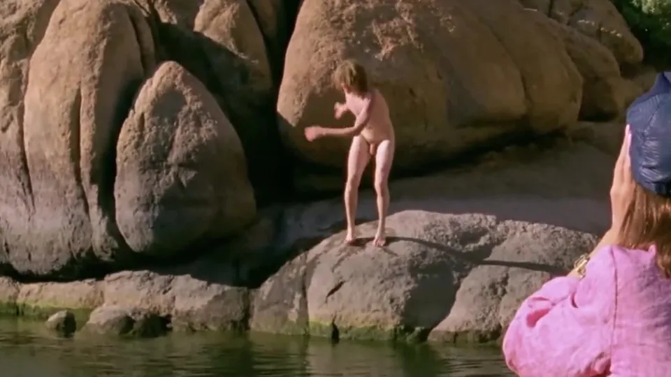 Extra - Foreign TV Nudity - video 113 - ThisVid.com