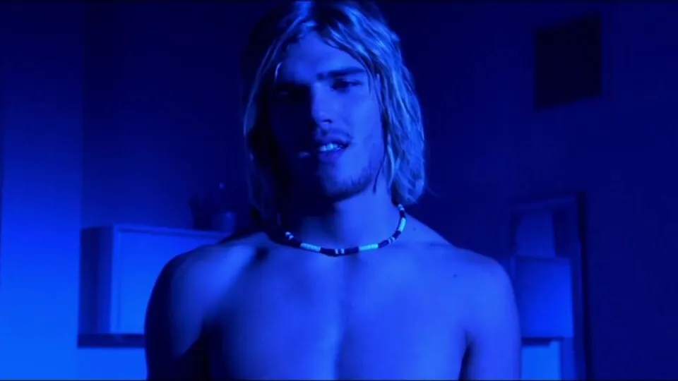 Extra - Foreign TV Nudity - video 215 - ThisVid.com
